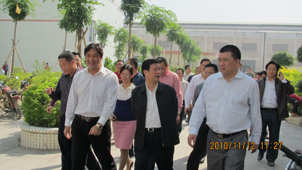 高要市委書記、市人大常委會主任范汝雄一行來我公司考察指導(dǎo)
(圖1)