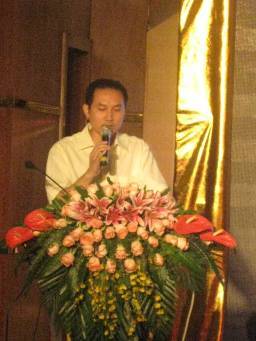 2011年度中國優(yōu)秀陶瓷經(jīng)銷商頒獎典禮，大將軍載譽而歸！
(圖2)