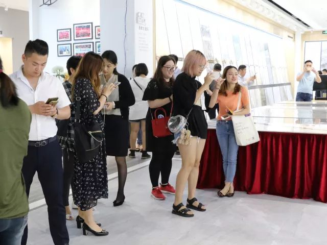 設(shè)想未來丨將軍企業(yè)2018新品發(fā)布會暨《夢想的空間》中國年度室內(nèi)設(shè)計競賽沙龍發(fā)布會圓滿召開！
(圖13)