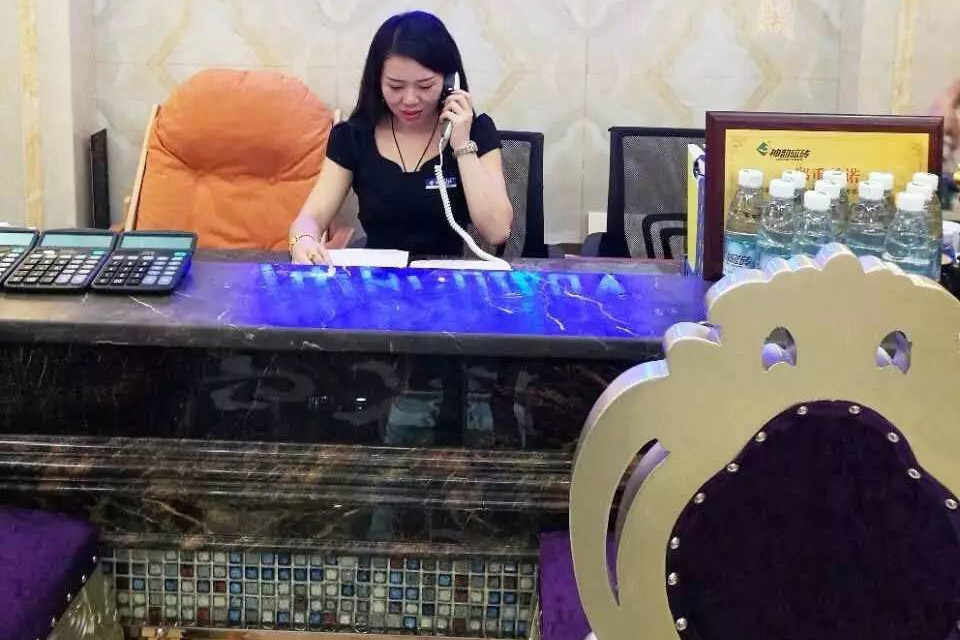 淡季無(wú)客打王者榮耀？?jī)?yōu)秀的導(dǎo)購(gòu)可沒(méi)時(shí)間干這個(gè)！-瓷磚十大品牌
(圖2)