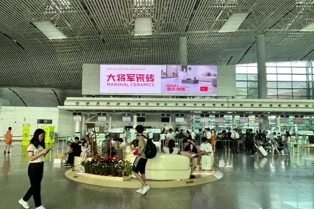 全速前進(jìn)丨大將軍瓷磚機(jī)場&高鐵廣告再登廣東，開啟黃金廣告位的“霸屏模式”！(圖5)
